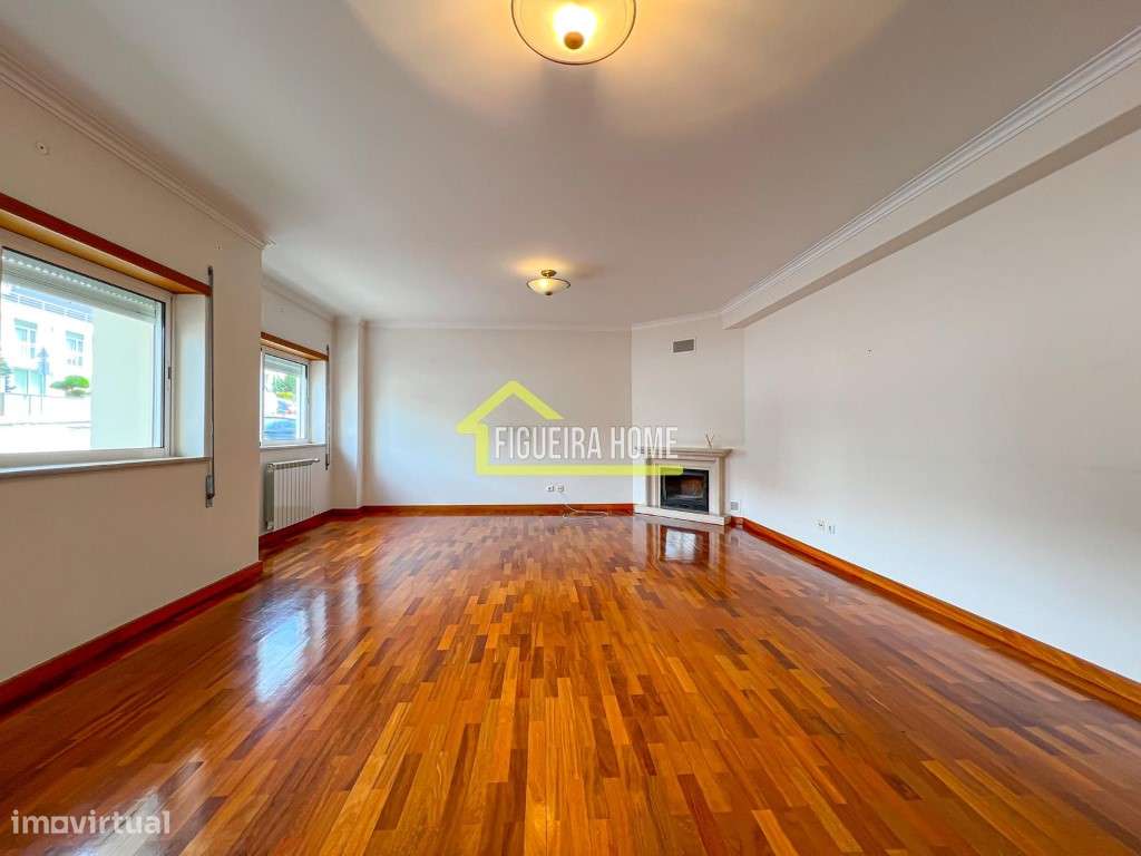 T4 na cidade em excelente estado com garagem-1