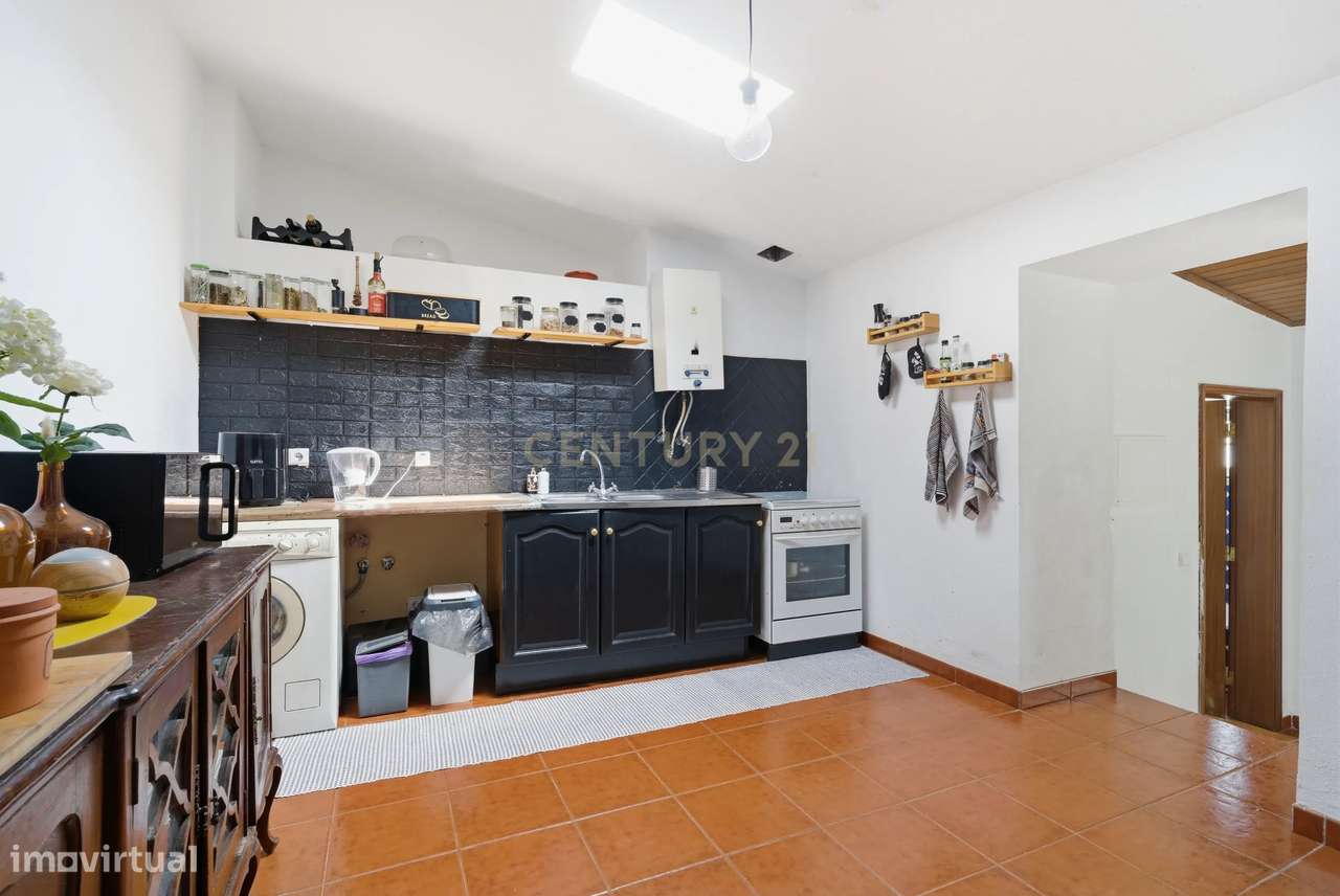 Moradia T2 com 2 salas e Pátio – Loubagueira, Torres Vedras-17