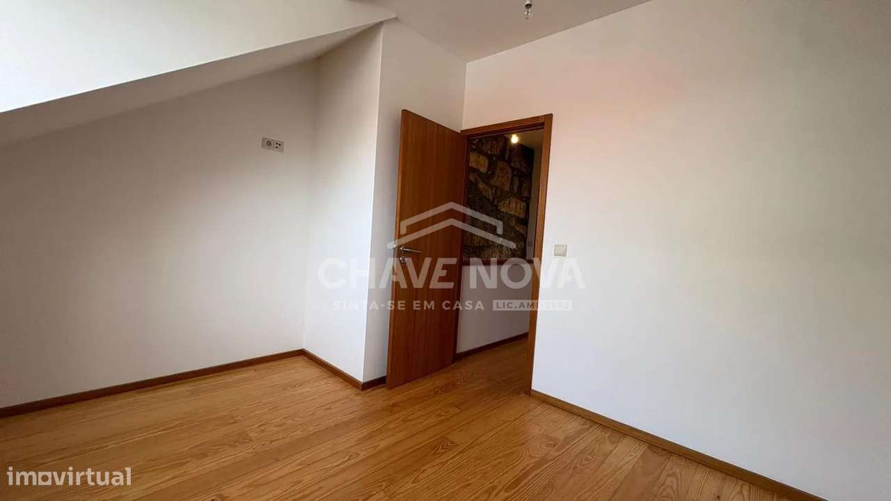 Moradia T2+1 na Praça da Corujeira, Porto - Grande imagem: 5/18