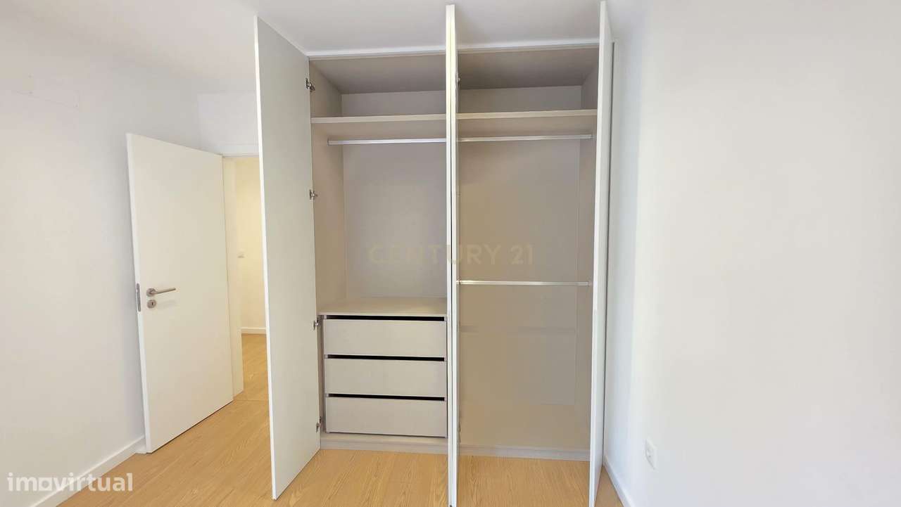 Apartamento T2 Renovado, Rua 9 de Abril em Mina de Água, Amadora - Grande imagem: 3/32