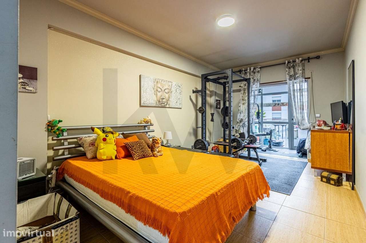 Apartamento T2 com 111 m2 em Monte Abraão-11