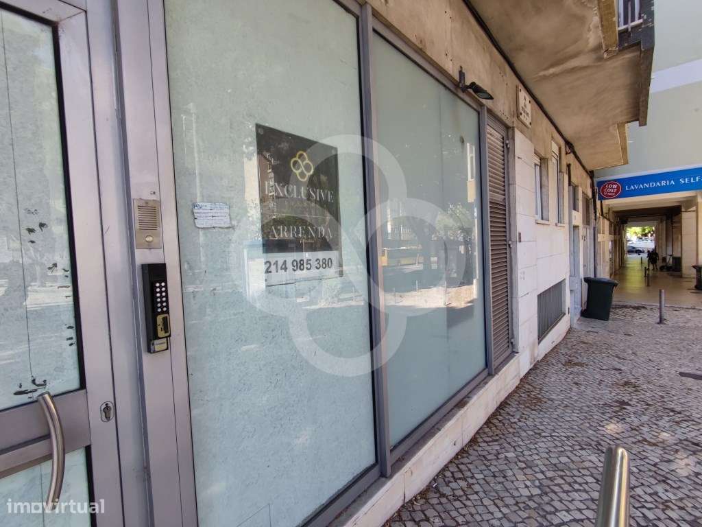 Loja arrendada com muita luz na zona das Pedralvas em Benfica - Grande imagem: 5/22