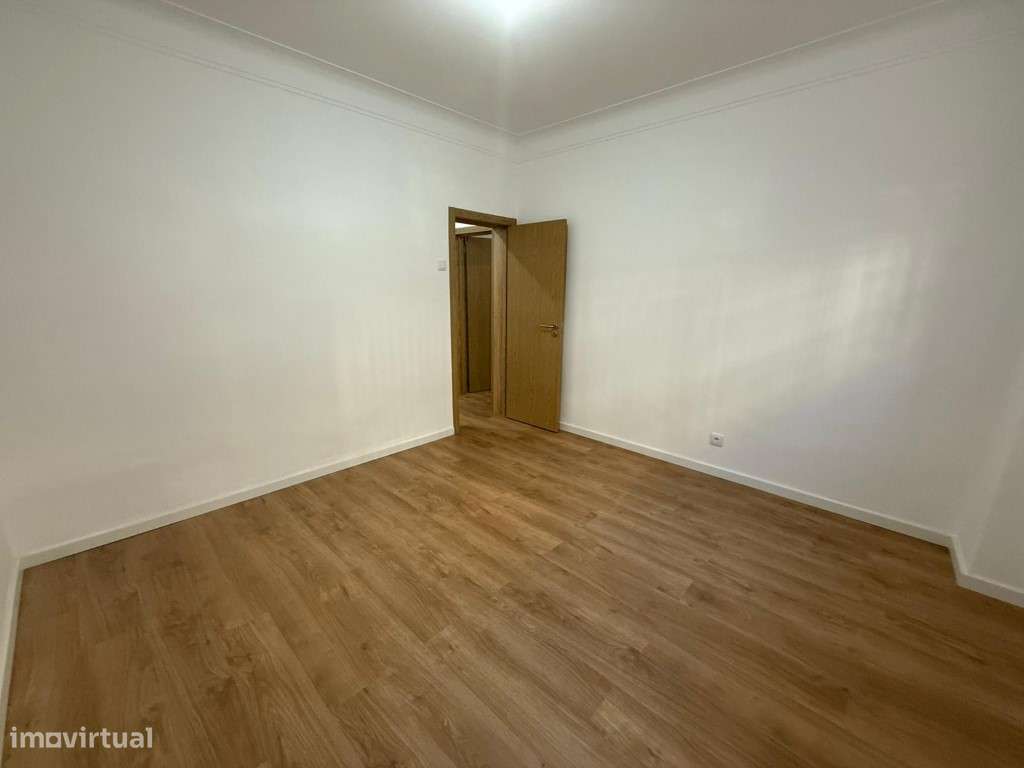 Apartamento T2 totalmente remodelado, com excelente área exterior -...-14