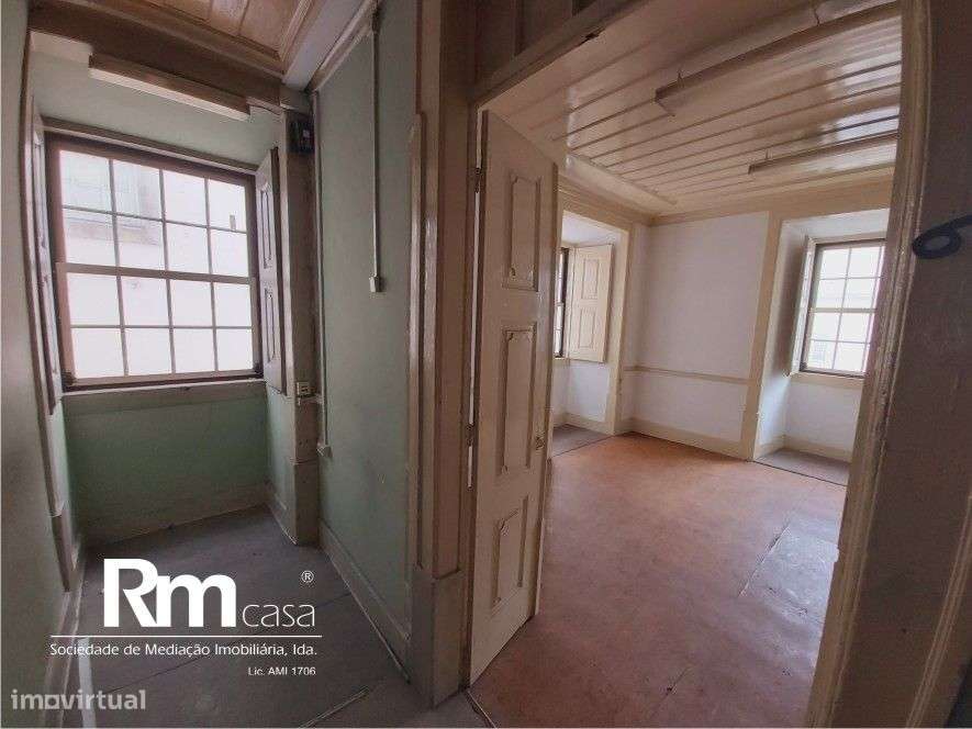 Magnifico prédio devoluto na Rua da Sofia, Largo do Terreiro da Erva-17