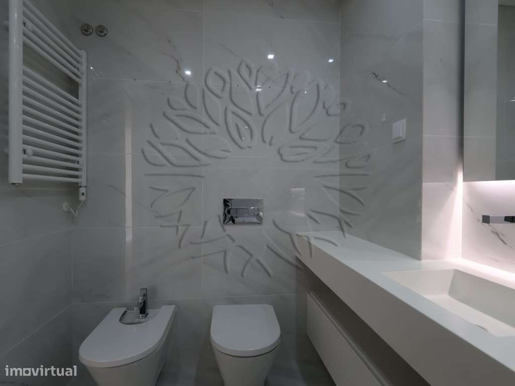 Apartamento T3 usado como novo em Vale Salgueiro, Montijo. Com 196 ...-52