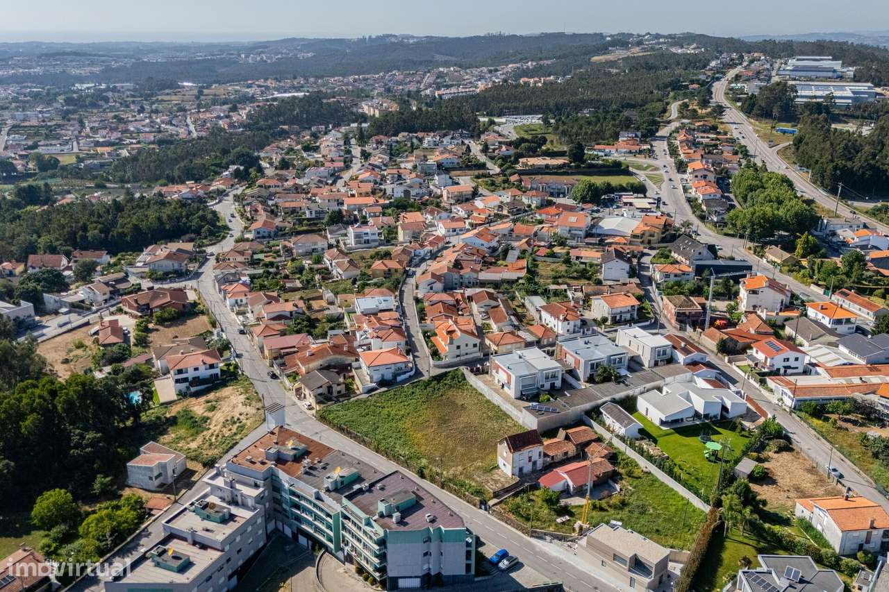 Moradias + Terreno com área total de 3.082 m2 com Potencial de Constru-4