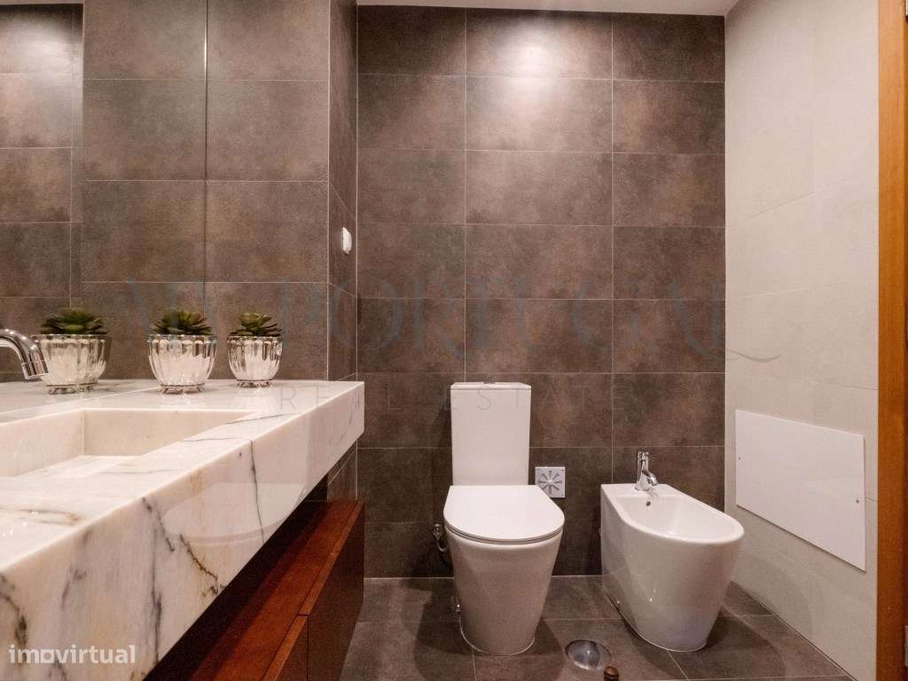 Elegância e Modernidade: Moradia T4 de Luxo com Rooftop em Alcochete-20