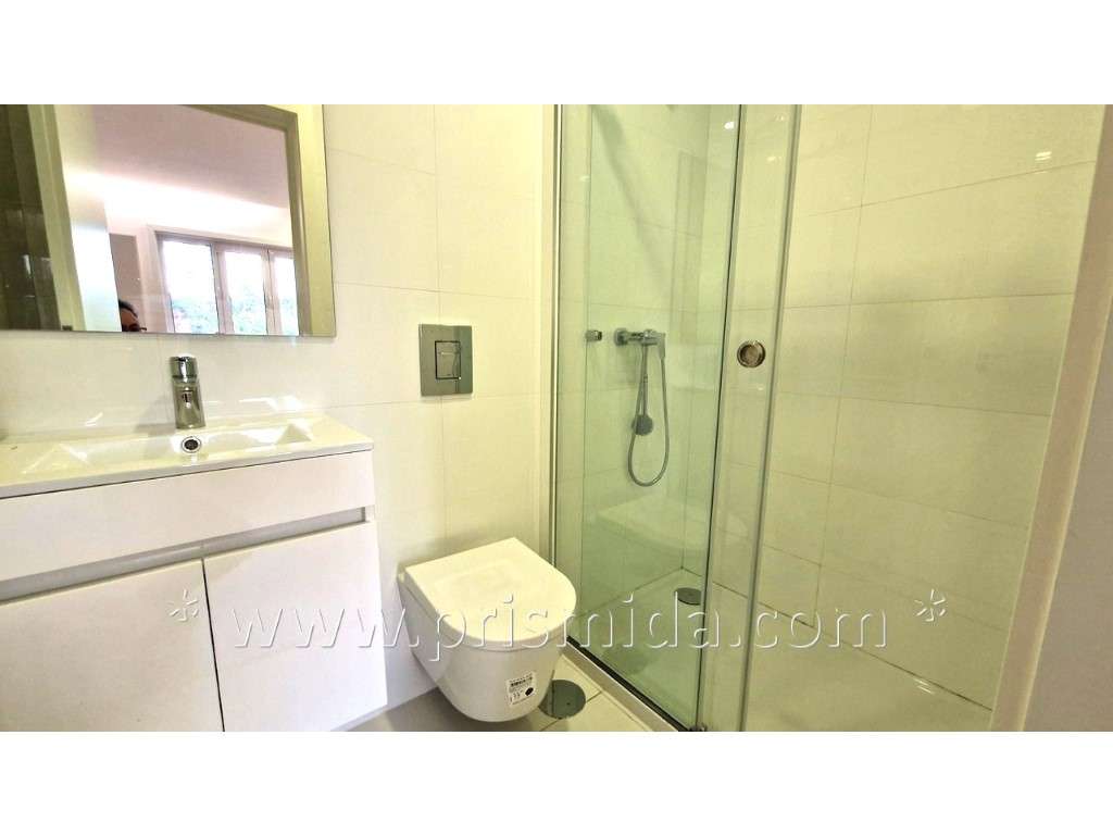 T1 com 2WCs, terraço e 2 lugares de estacionamento!-6