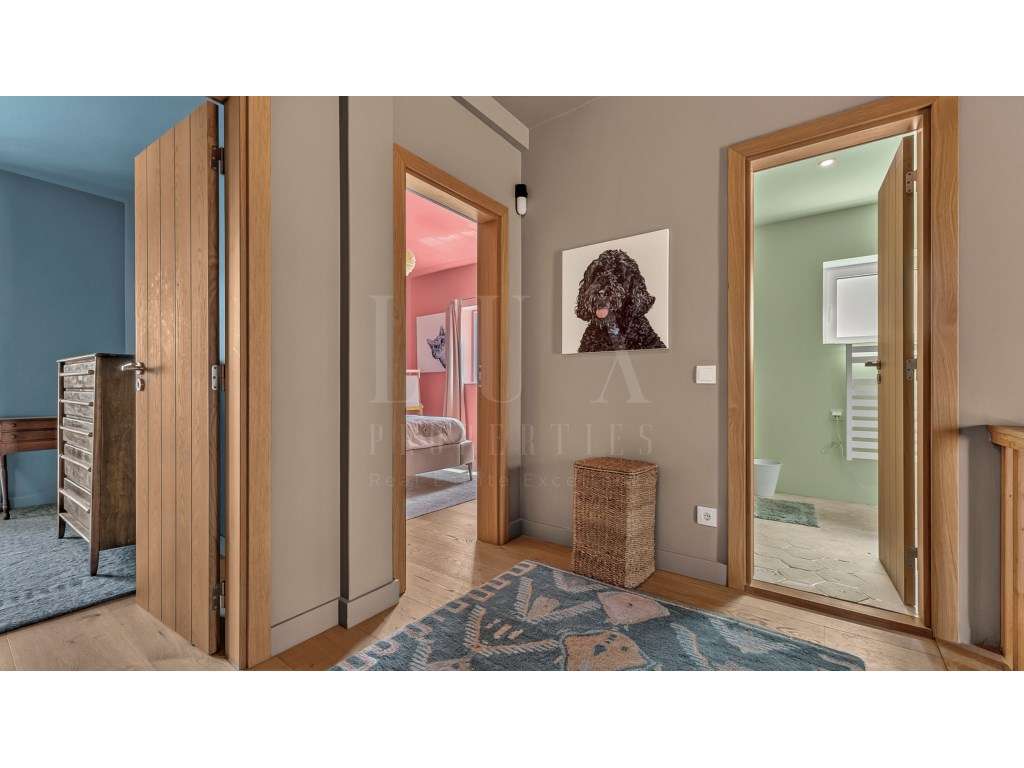 MORADIA T4 TOTALMENTE REMODELADA EM CASCAIS-36
