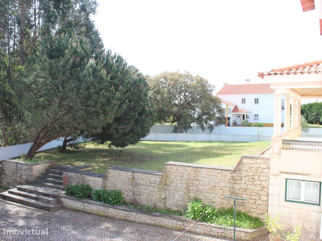 Luxuosa moradia T5 + 1 em Rio Maior-36