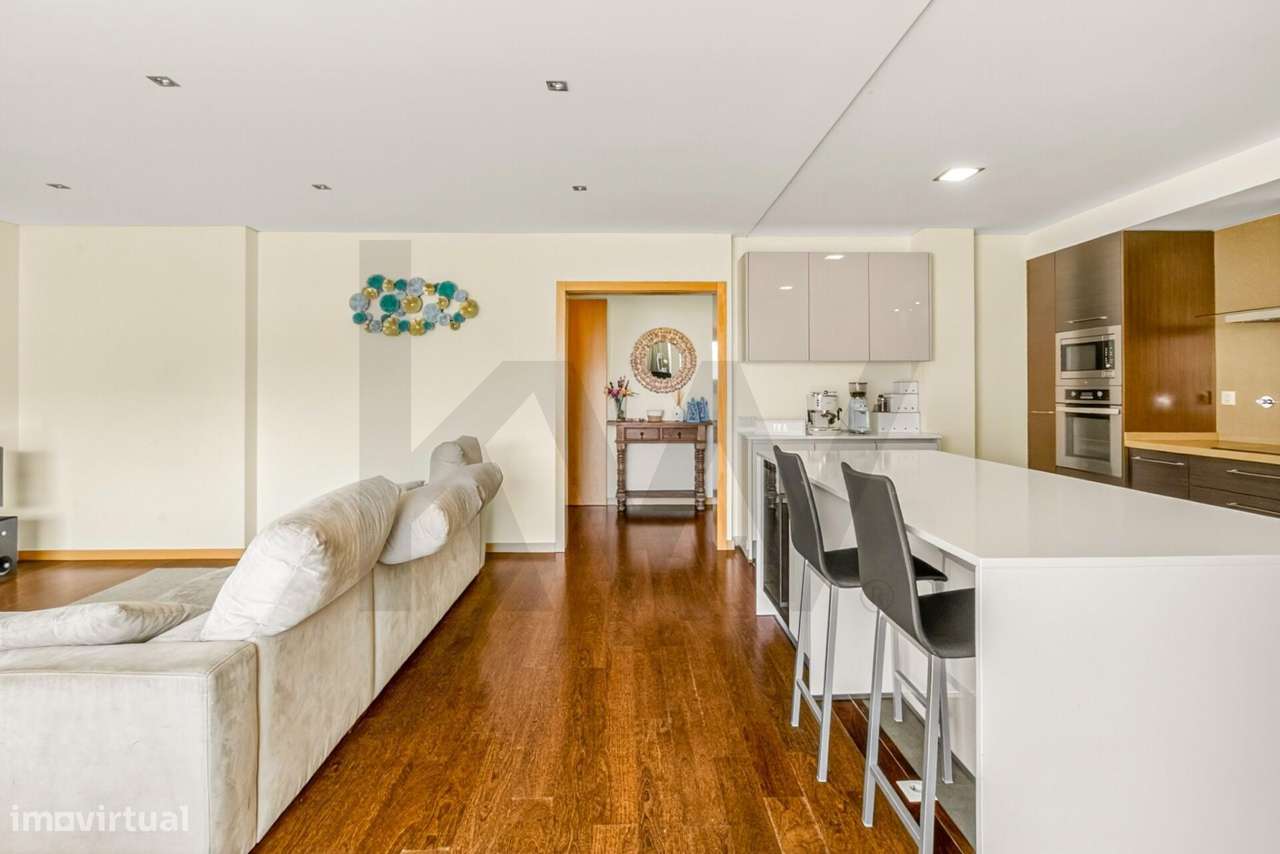 T4 com Garagem Privada e Vista no Coração da Feira — Espaço e Localiza - Grande imagem: 5/39