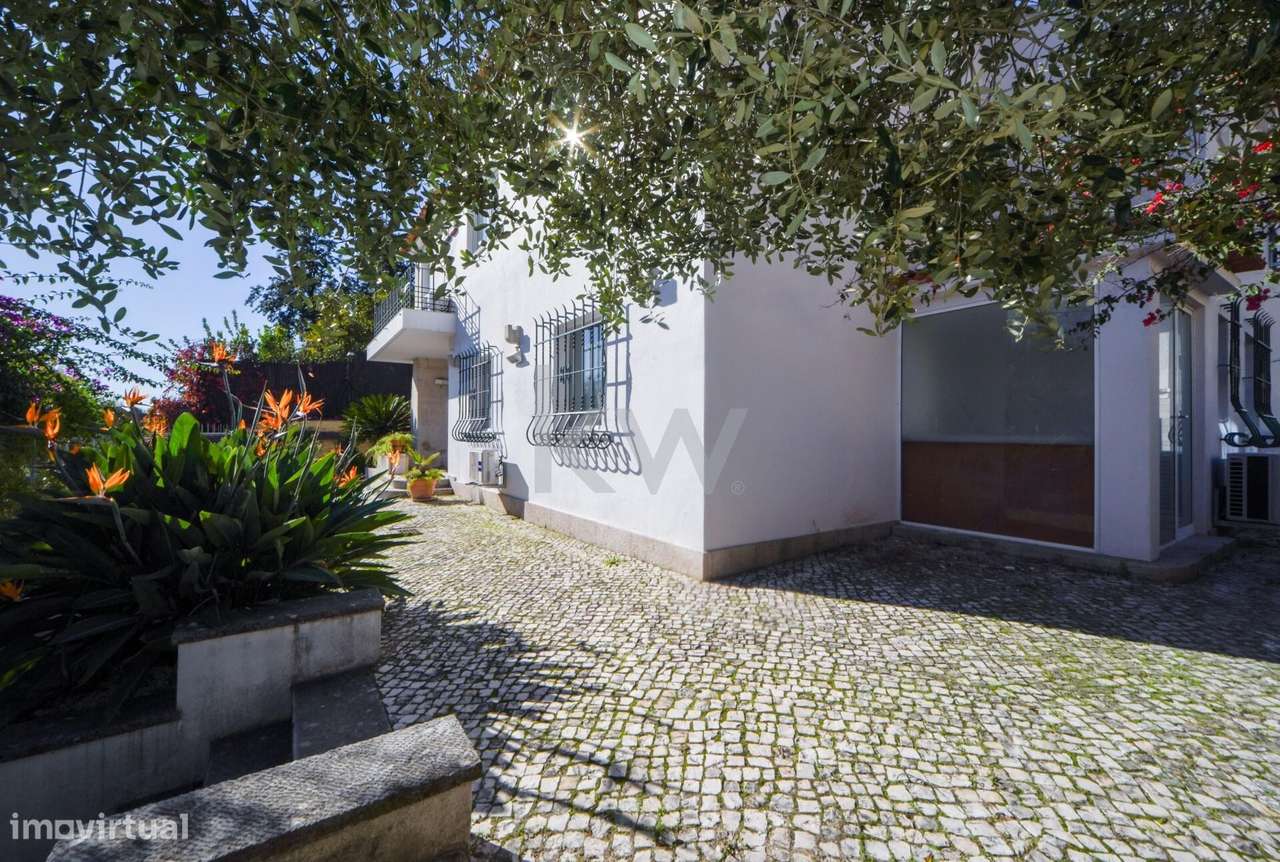 Moradia para Escritórios Na Avenida Gago Coutinho - Grande imagem: 2/41