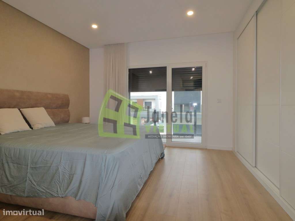 Moradia Geminada T3 com Piscina - Fernão Ferro-9
