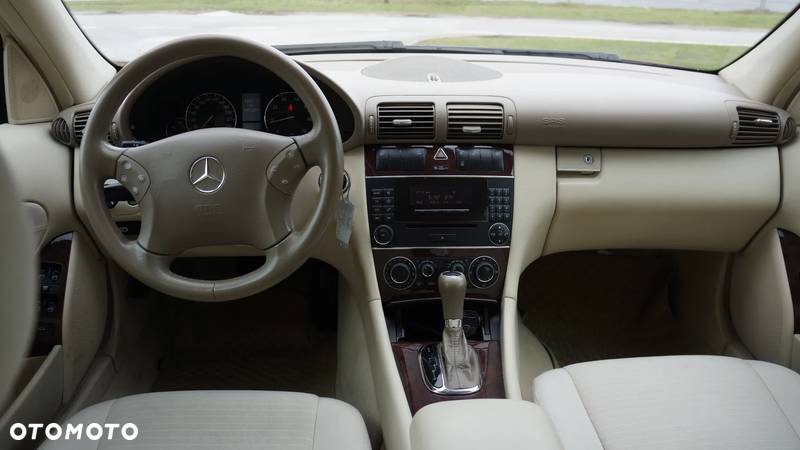 Mercedes-Benz Klasa C 320 Elegance 4-Matic - 17