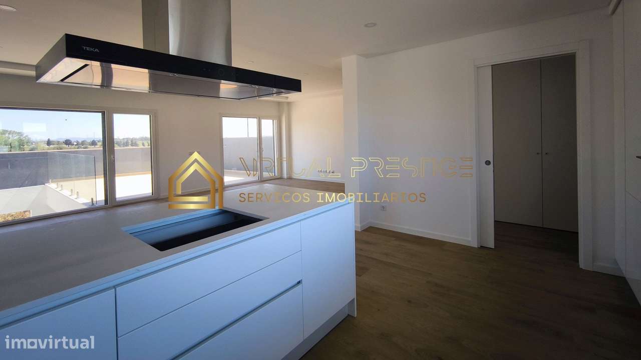 Moradia em Banda T4+1 - Pera - Nova - Garagem-15