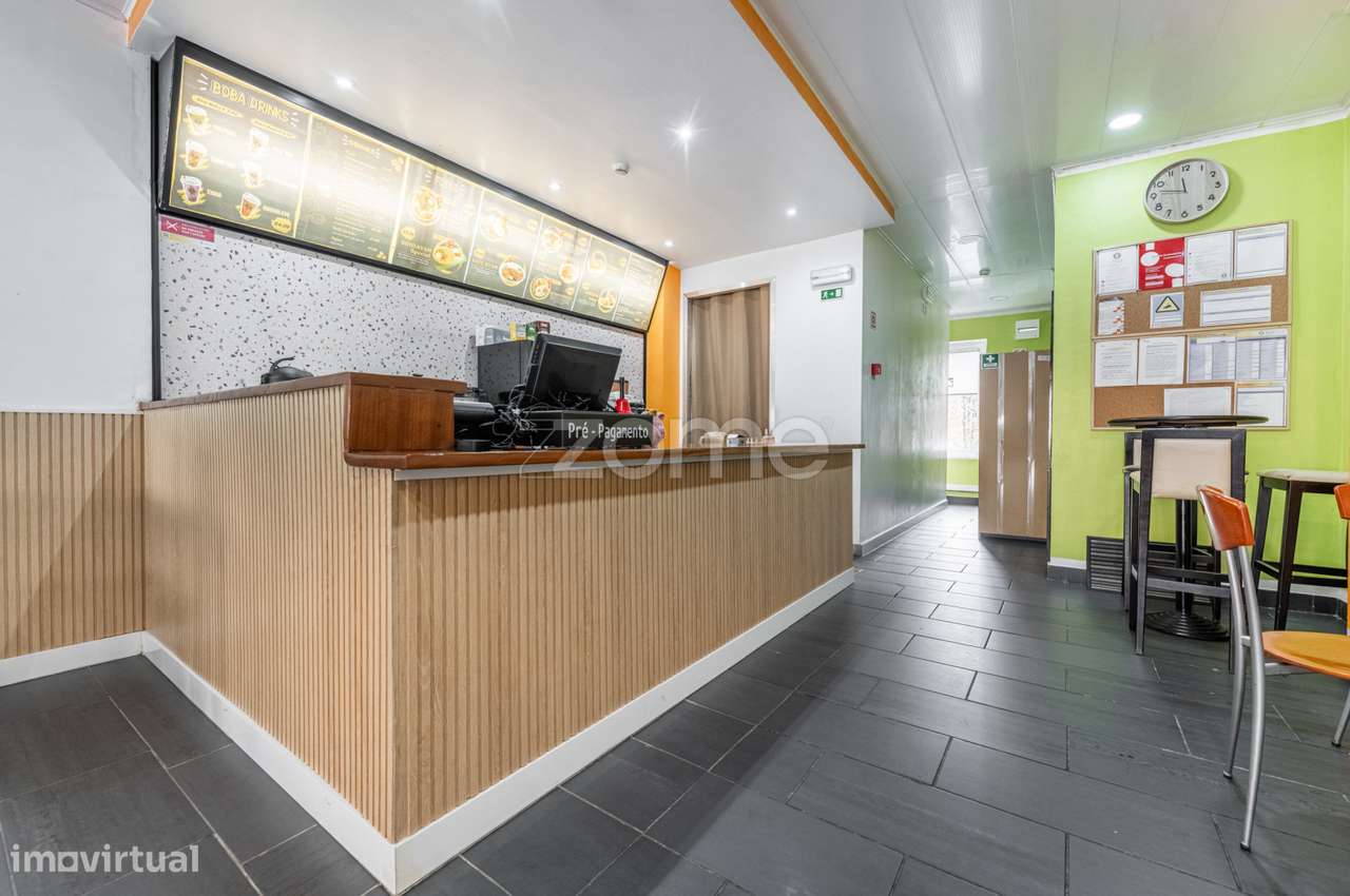 Loja junto à Universidade do Minho, em Gualtar, Braga - Grande imagem: 3/19