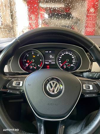 Volkswagen Passat - 8