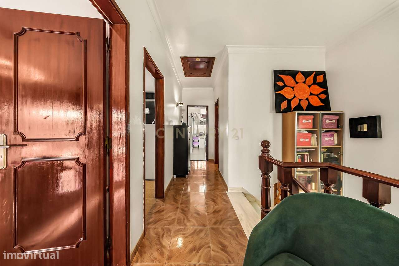 Moradia Geminada T3 com excelentes áreas, terreno e localização privil-21