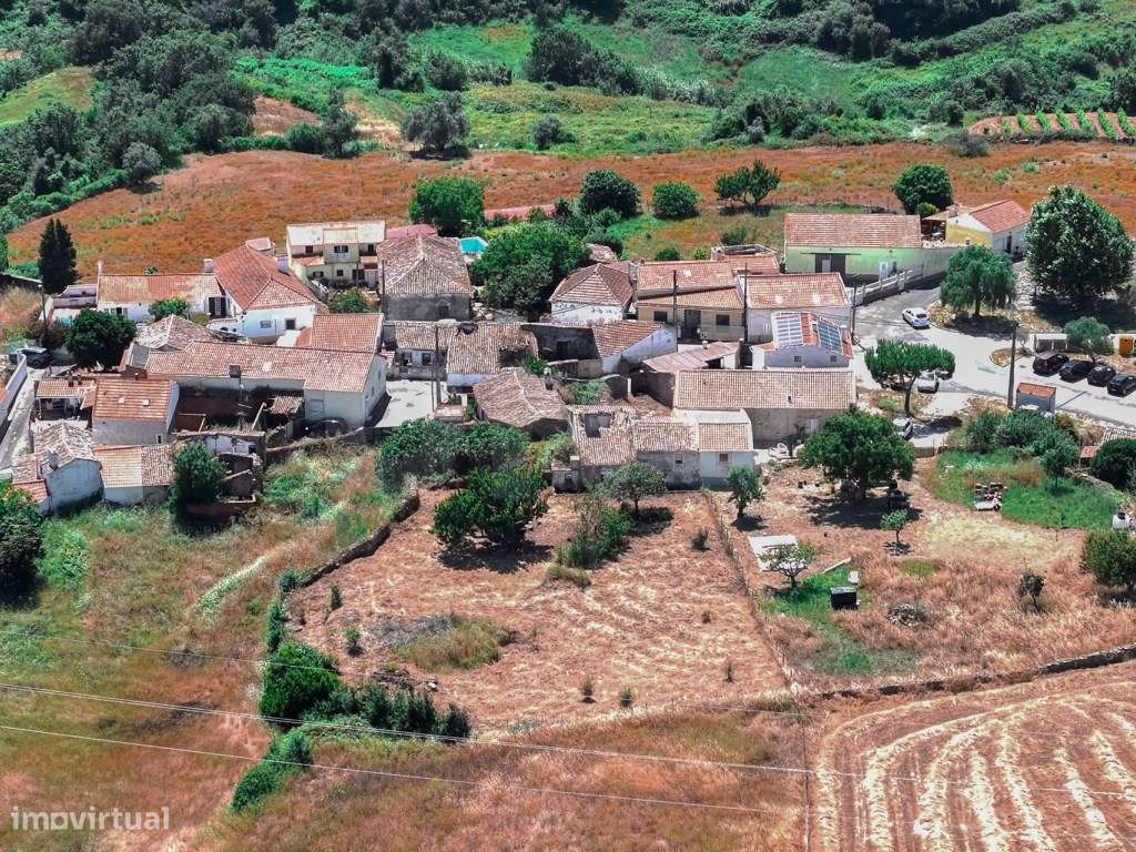 Moradia T3, em terreno de 1663 m² ,para reconstrução total, a 5 min...-5