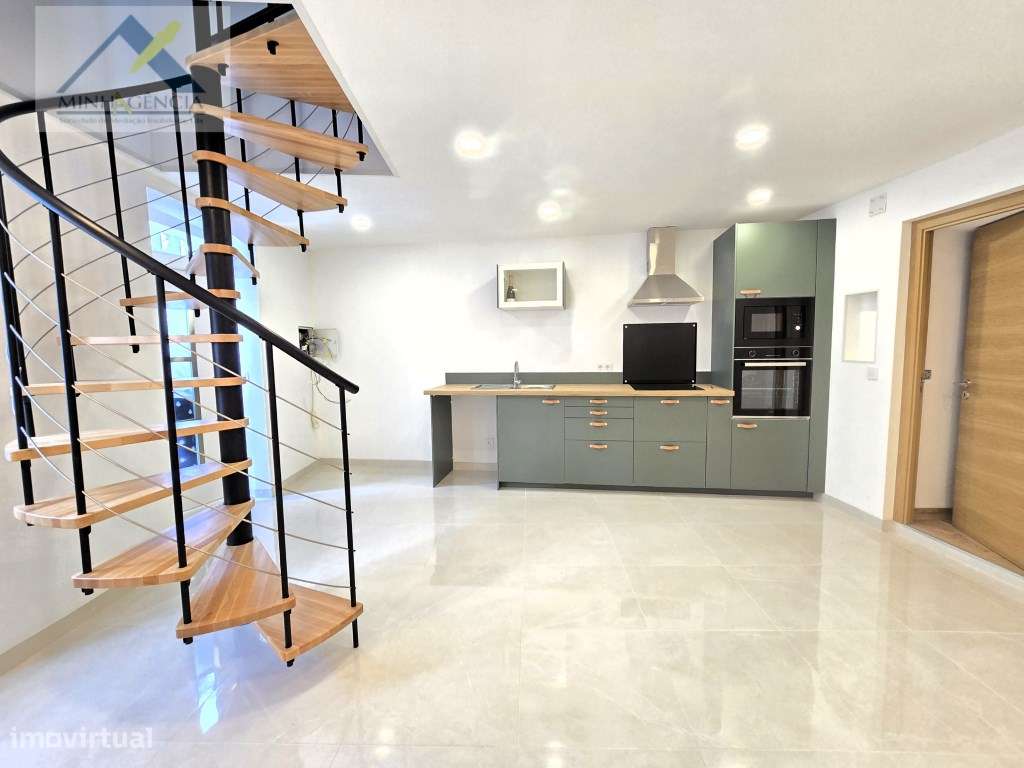 Moradia T2 totalmente recuperada em Setúbal-2