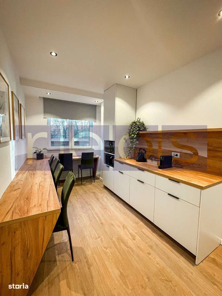 APARTAMENT DE VÂNZARE 4 CAMERE ZONA CENTRALĂ + TERASĂ 40MP - Imagine principală: 2/11