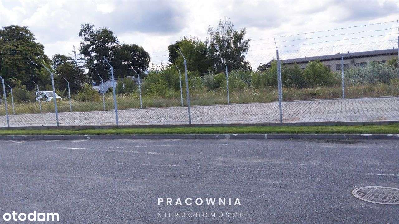 Plac utwardzony 600 m2.