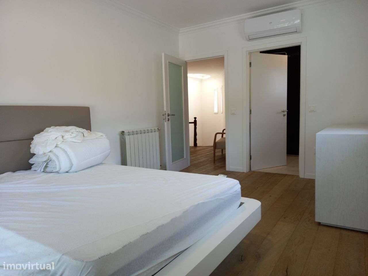 Moradia com 4 suítes, piscina e casa de hóspedes-18