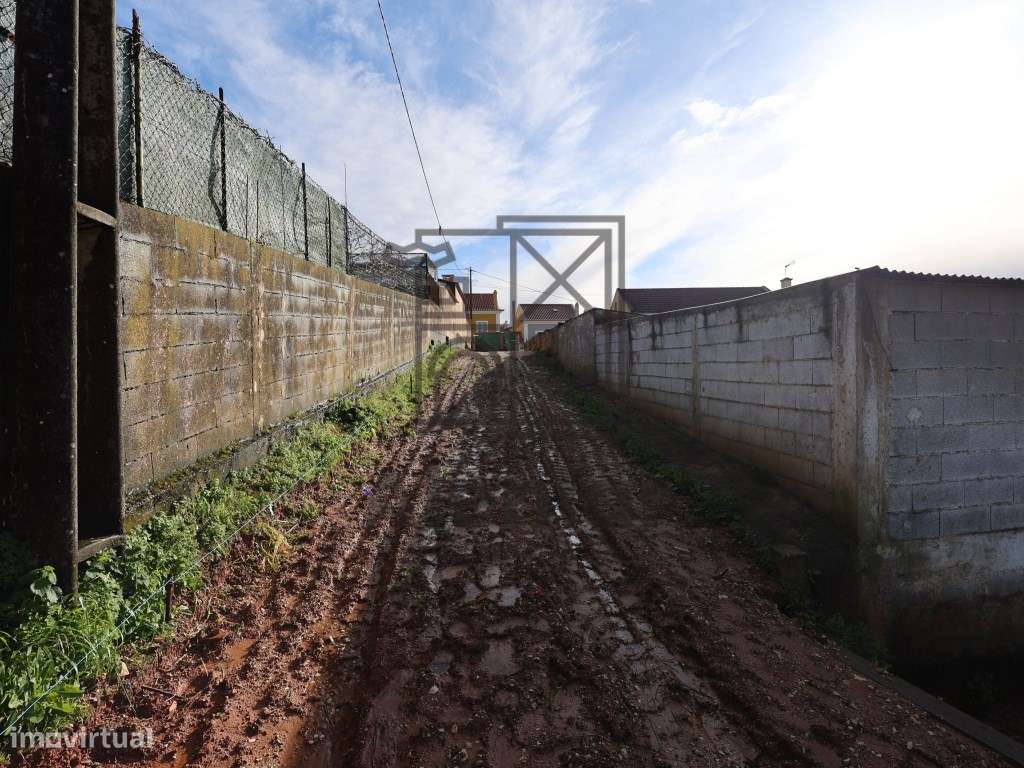 Moradia para restauro em Alenquer-23