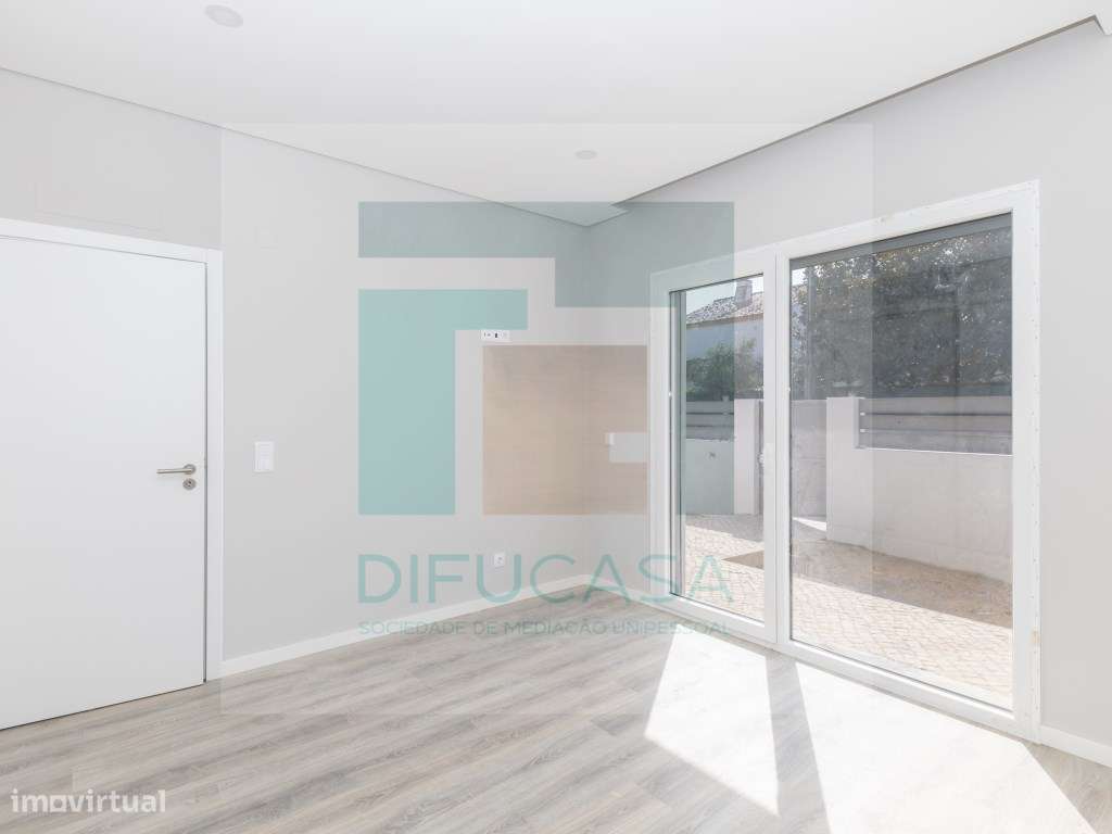 Moradia Isolada T4 Duplex com Piscina e Garagem-21