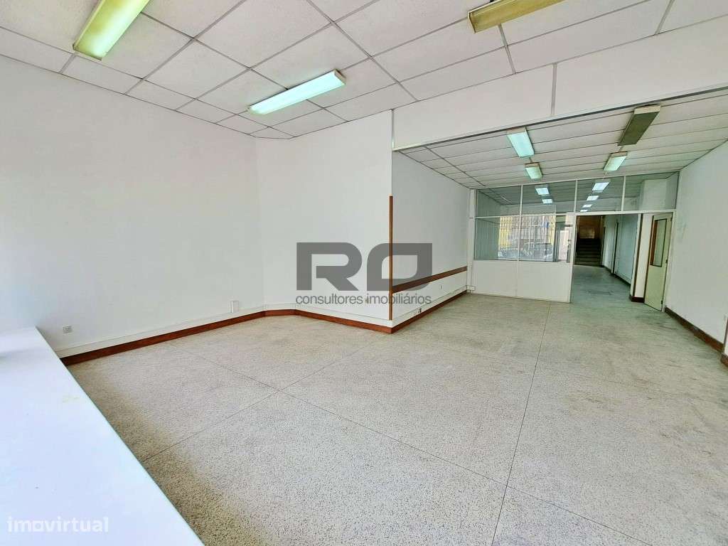 Loja com muita visibilidade no centro do Porto - Grande imagem: 2/18