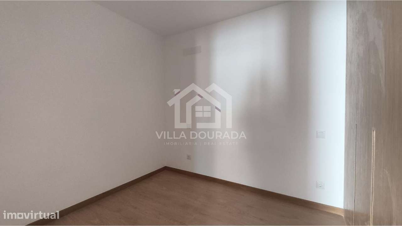 T0+1 Novo com lg Garagem em O. do Douro-14