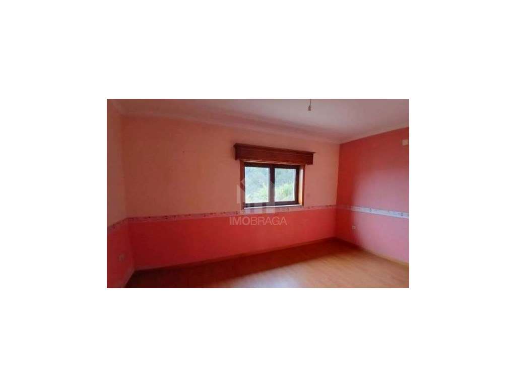 Moradia individual T4 situada em Alijó, no distrito de Vila Real-8