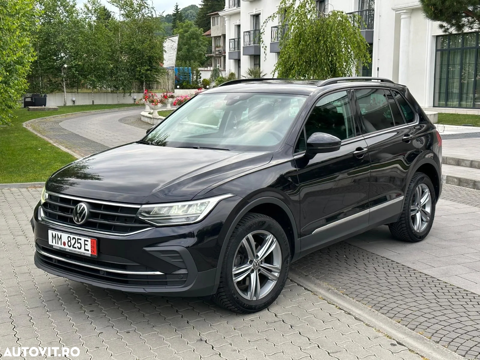 Volkswagen Tiguan - 2