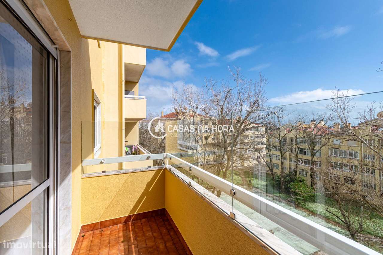 Agradável apartamento T3 na Rua Garcia de Resende, junto ao Colégio...-17