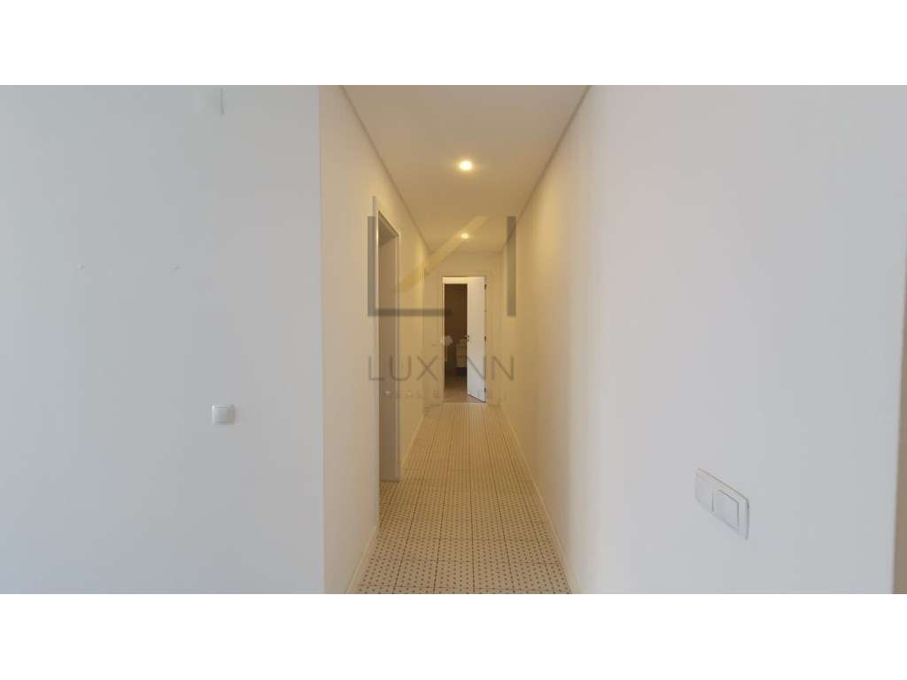 Apartamento T2, com varanda e arrecadação, Setúbal-12