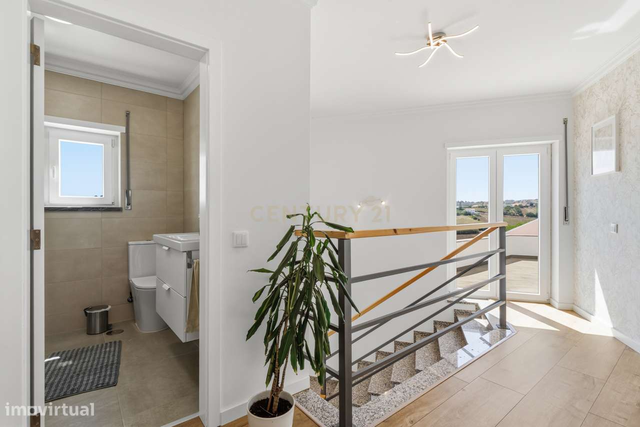 Moradia T3+1 Totalmente Remodelada  em 2026 com Piscina, Painéis Solar-17