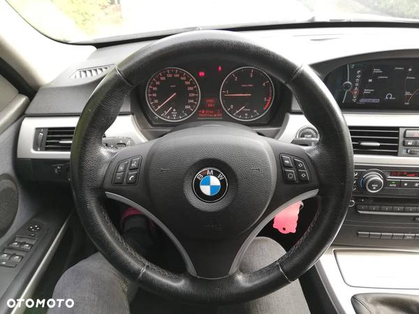 BMW Seria 3 318d - 16