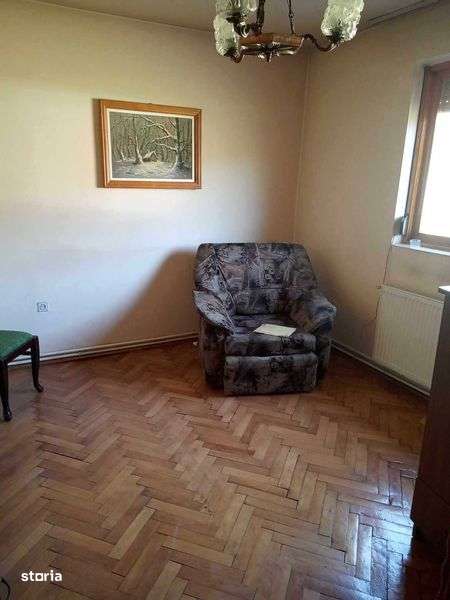 Vand apartament decomandat 3 camere, garaj, magazie lemne, beci - Imagine principală: 4/5