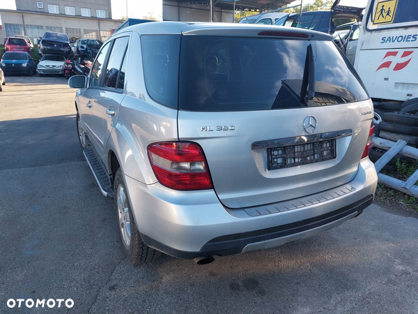 Mercedes ML W164 błotnik tył lewy ćwiartka - 2