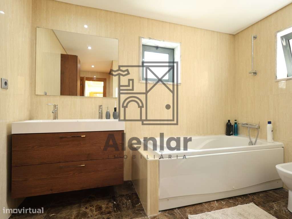 T2 no Carregado - Condominio Fechado-18
