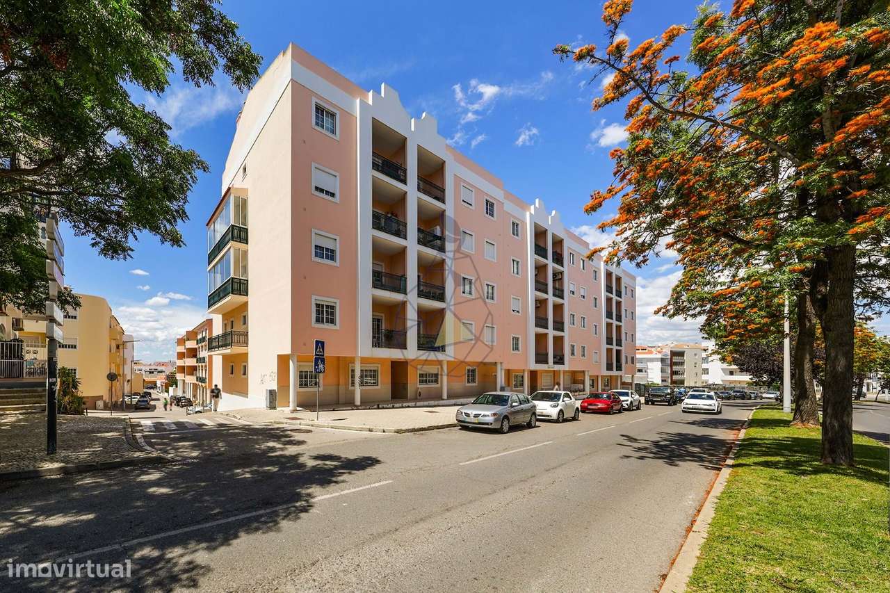 Apartamento T1+3 com Vista Mar do terraço em Quarteira-0