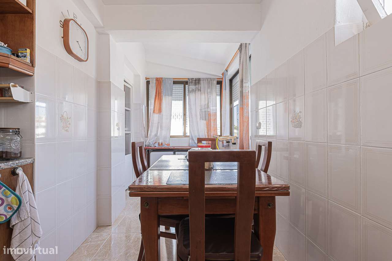 Apartamento de 4 assoalhadas no centro da Moita-14