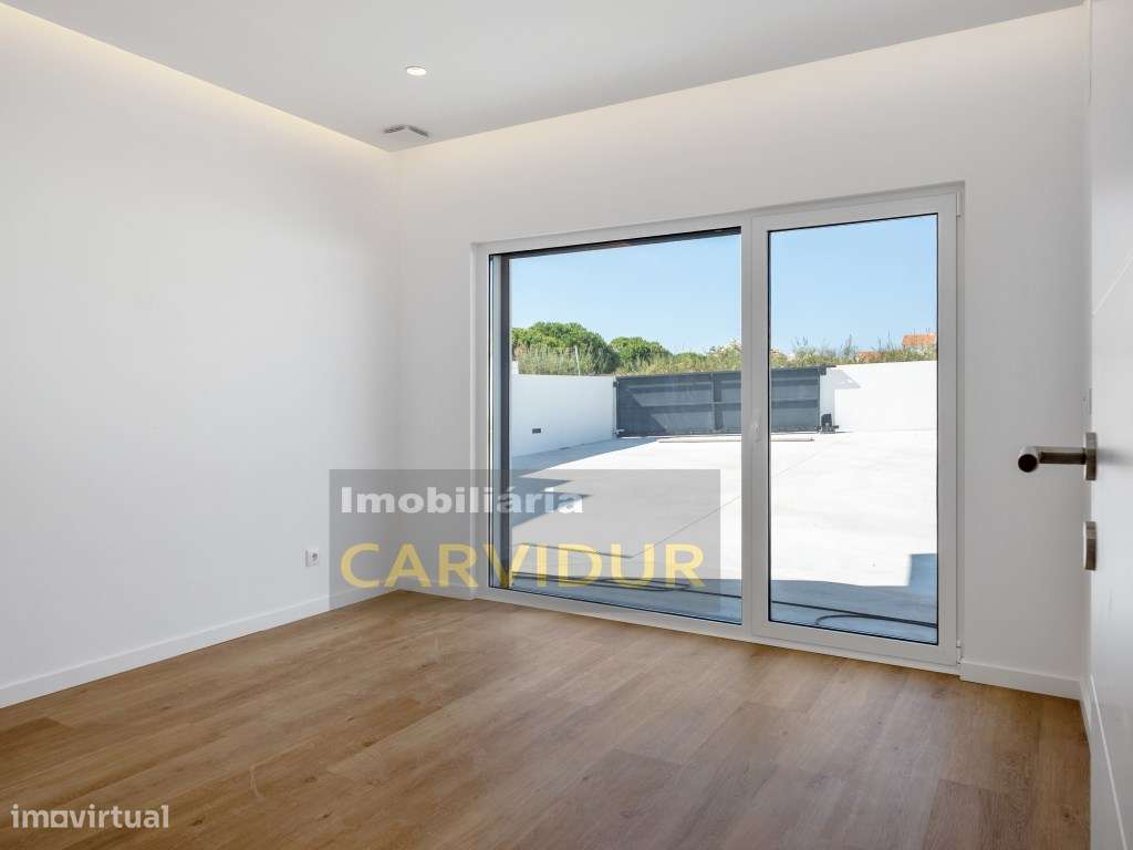 Moradia Ericeira a 12km V4 Nova em Lote com 730m2 e praia a 300m-13