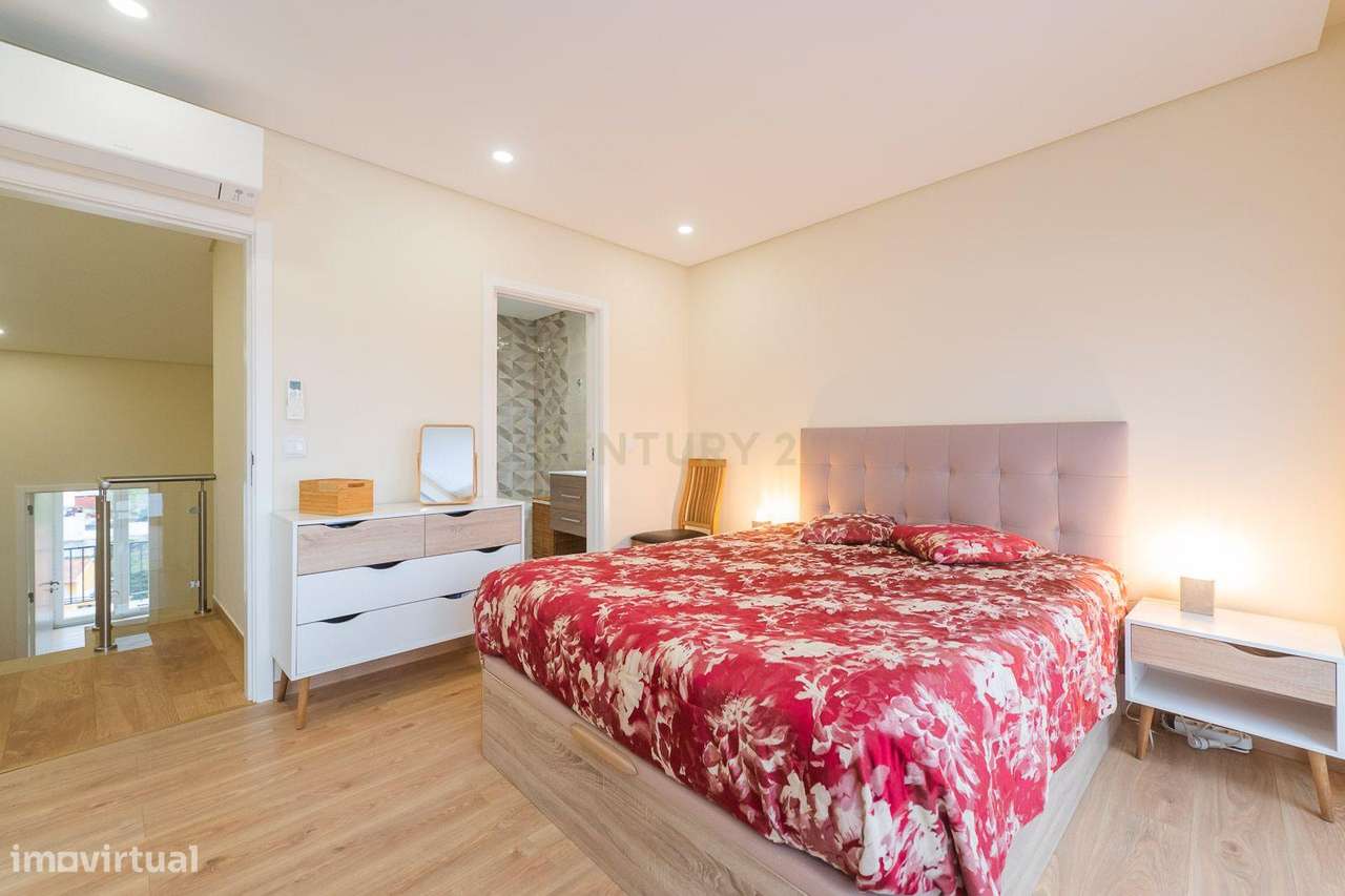 Moradia T3 localizada na aldeia de Cheleiros - Mafra-31