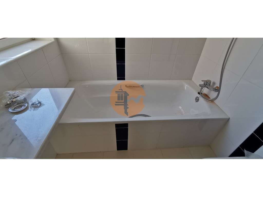 Moradia totalmente renovada numa zona calma onde predomina a habita...-44