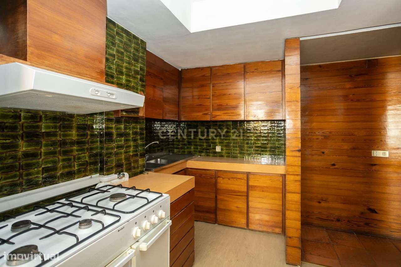 Apartamento T2 para remodelação nas Picoas -Lisboa-7