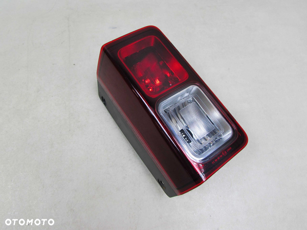 RENAULT TRAFIC III VIVARO II TALENTO 14-21 LAMPA TYL PRAWA EUROPA 265548758 93459475 265542955 - 3