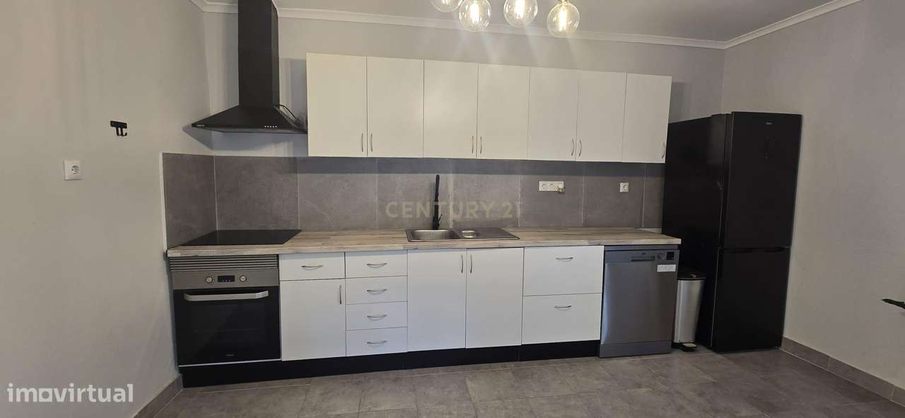 Moradia T3 transformada em T2 com adega - Torres Vedras - Grande imagem: 5/55