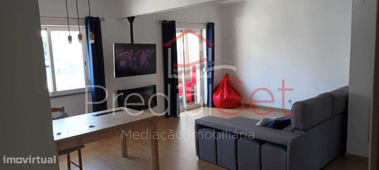 Apartamento T4 em Feijó, Almada-9