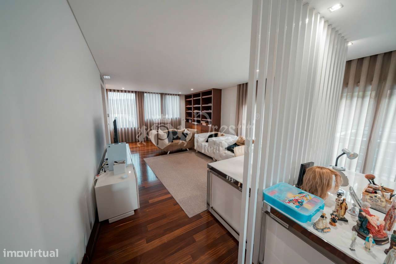 Moradia T4 com Vistas Deslumbrantes em Guimarães-24